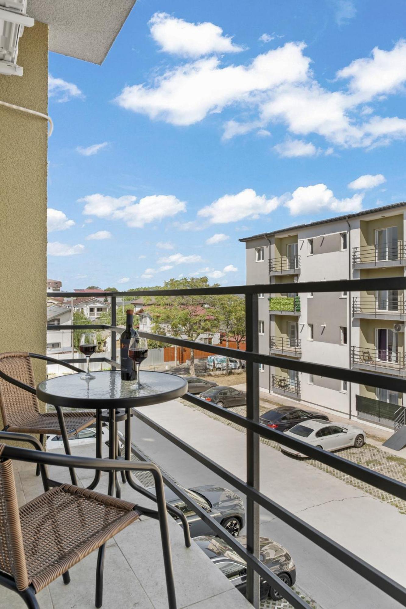 Comfort Azure Бухарест Экстерьер фото